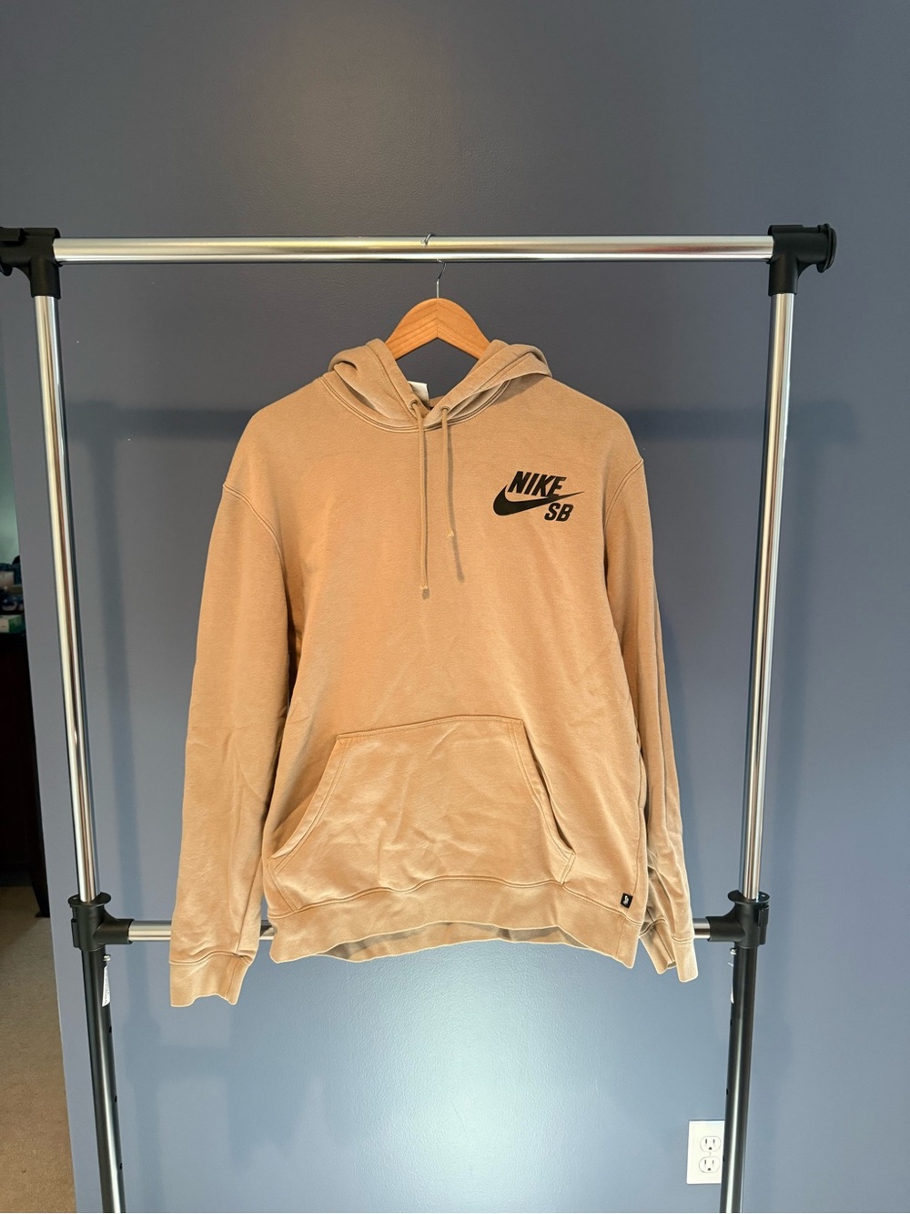 Nike SB Men's Pullover Hoodie in Tan